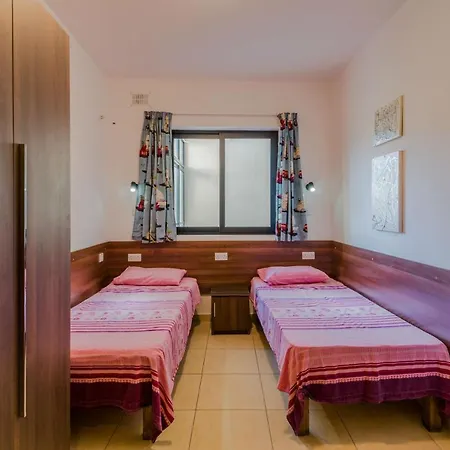 Getawaysmalta - Blue Harbour 2 Seafront 3-bedroom Apt With Large Back Terrace *